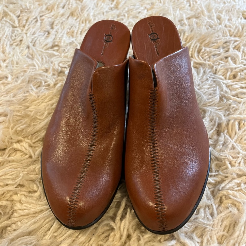 Børn Leather Clog/Mule Heels, Color Brown, Size 39/8, Like New condition